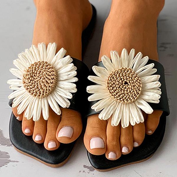 Prettyava Daisy Pattern Square Toe Flat Sandals