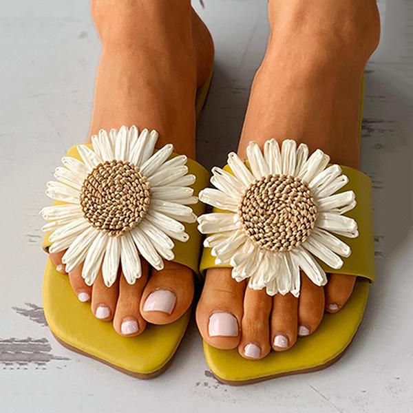 Prettyava Daisy Pattern Square Toe Flat Sandals